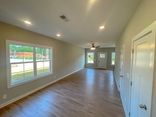 Foto del edificio - Brand New Home