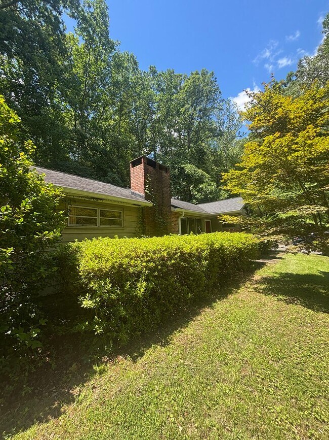 Foto del edificio - Great Single Family Home In The Heart of Tryon!