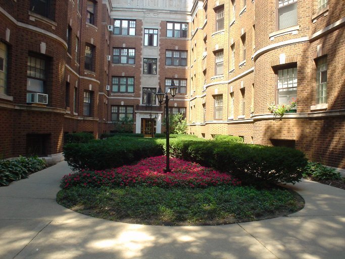 Primary Photo - 2328 N Lincoln Park W