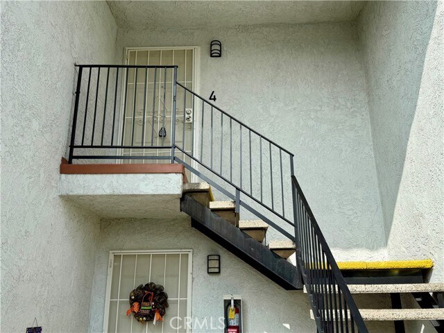 Foto del edificio - 6082 Fullerton Ave