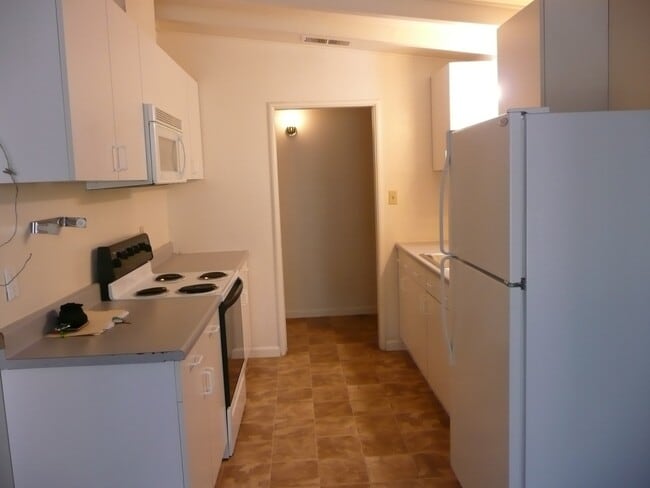 Building Photo - 1205 Duke Dr