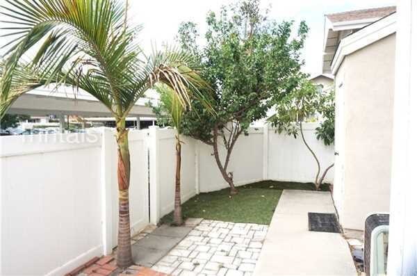 Building Photo - 2 bed 2 bath condo!