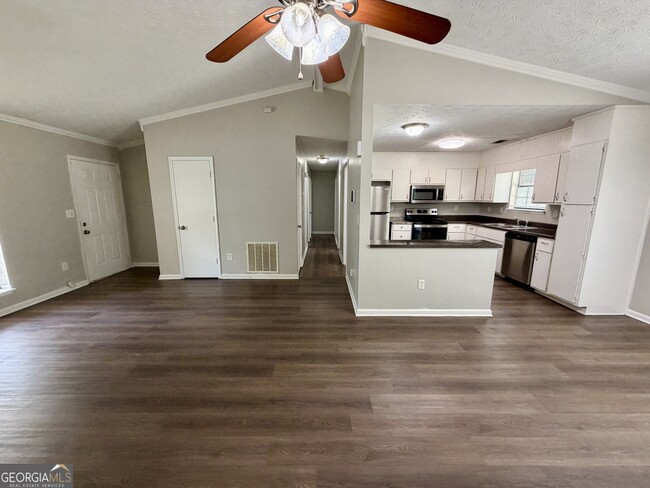 Building Photo - 5663 St Thomas Dr
