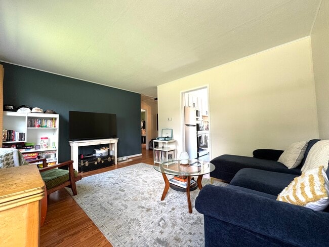 Foto del edificio - 61 Trowbridge Ln