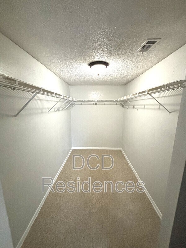 Foto del edificio - 5504 Pine Forest Ct