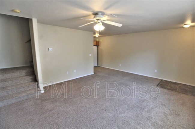 Foto del edificio - 1031 E Iowa Ave