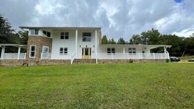 Building Photo - 179 Parker Ln