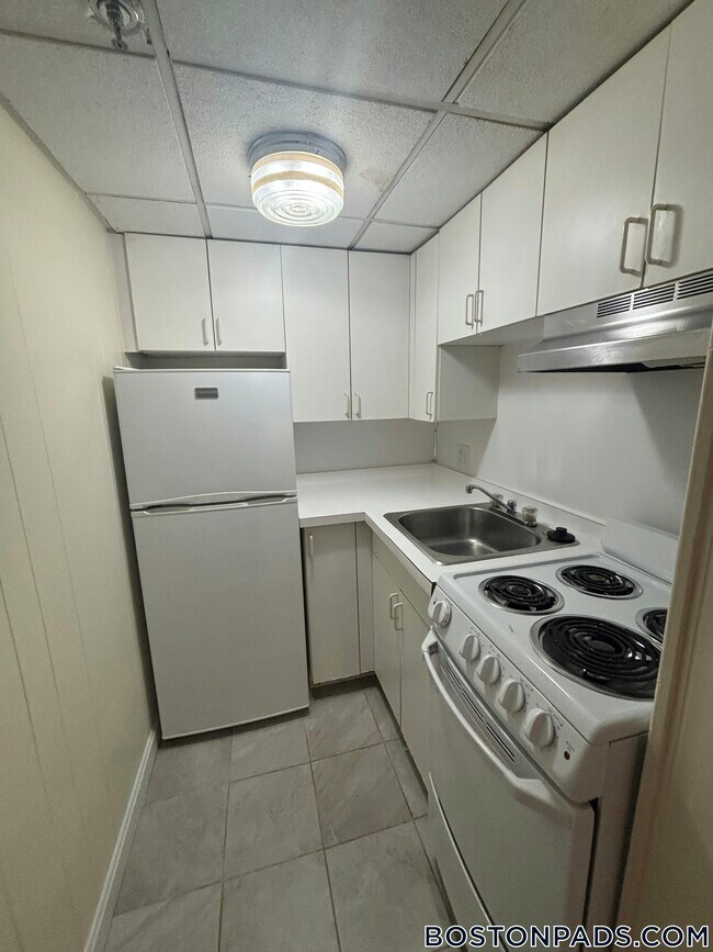 Building Photo - 62 Boylston St