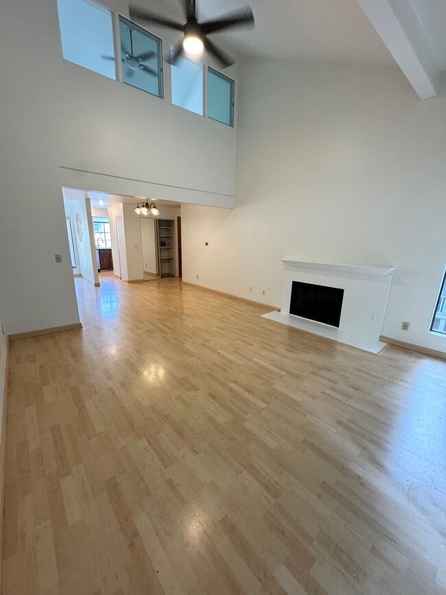 Photo - Spacious condo with 2 parking spaces included