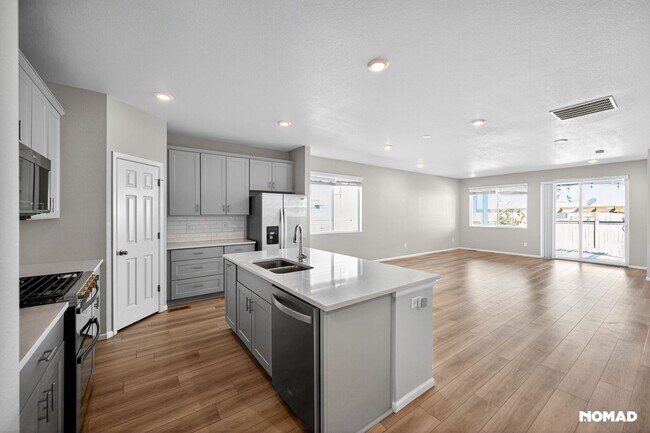 Foto del edificio - 2785 Black Hawk Pl