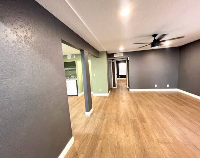 Building Photo - 2-Bedroom, 2-Bath Unit – North Las Vegas