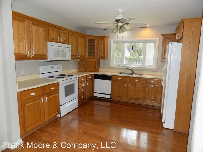 Foto del edificio - 4 br, 2 bath House - 32 Jameswood Avenue