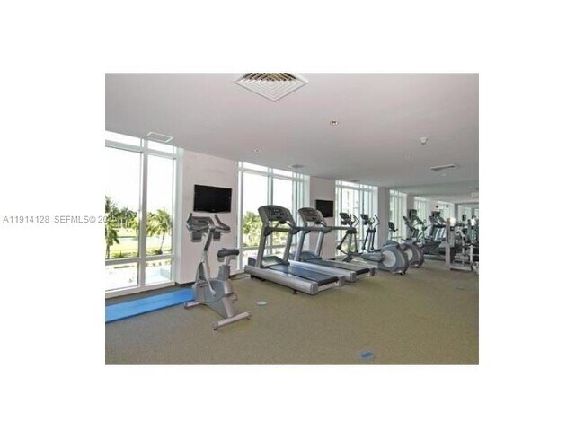 Building Photo - 1745 E Hallandale Beach Blvd