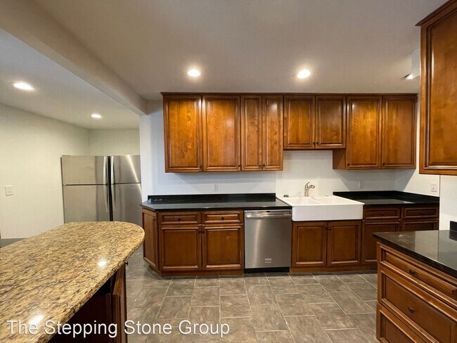 Building Photo - 6 br, 2 bath House - 1096 22nd Ave SE