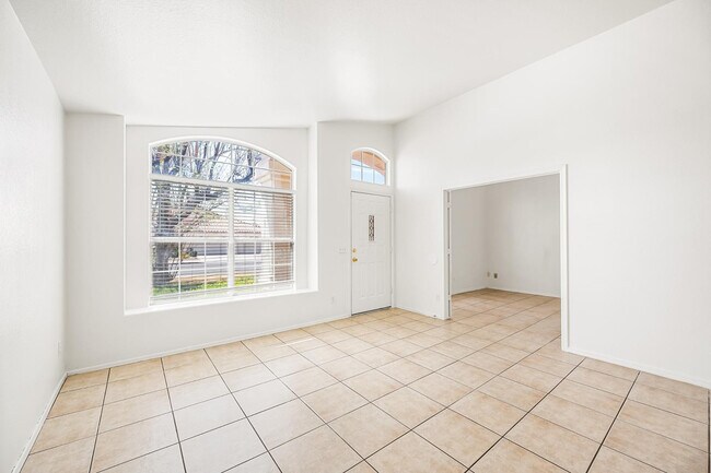 Building Photo - 5240 W Tonto Rd
