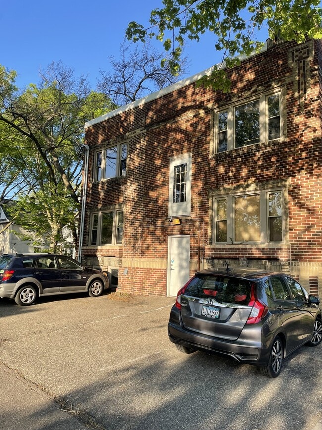 Building Photo - 2701 Harriet Ave