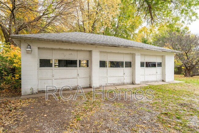 Building Photo - 4025 S State Ave