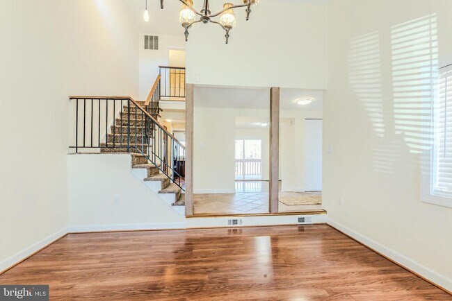 Foto del edificio - 13373 Hungerford Pl