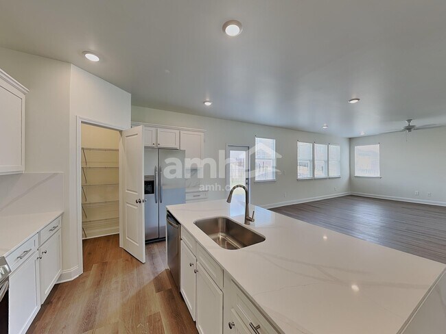 Foto del edificio - 3622 Creek View Cir