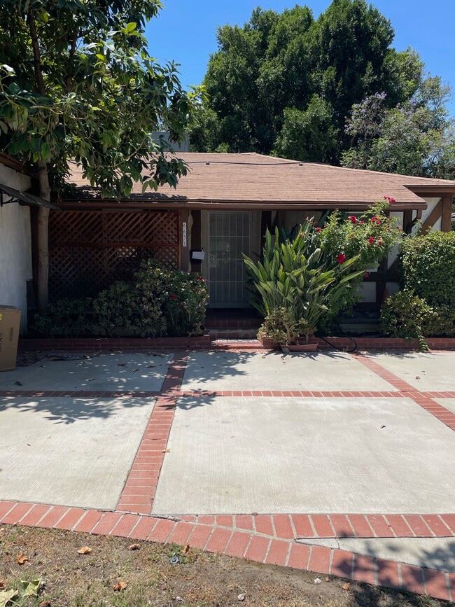 Building Photo - 6631 Bertrand Ave