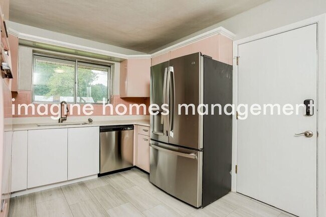 Foto del edificio - 3 Bedroom, Pet-Friendly Home near Affton S...