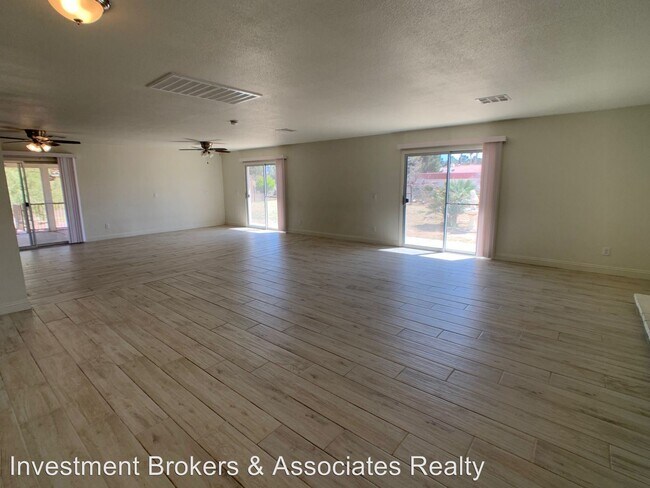 Building Photo - 3 br, 2 bath House - 3385 W. Meranto Ave