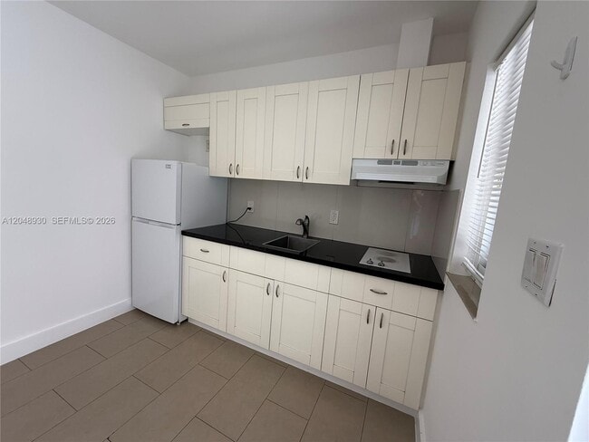 Foto del edificio - 242 NE 55th Terrace