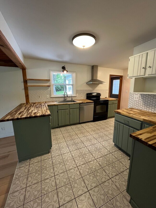 Foto del edificio - Charming 3-Bedroom Home in Reynoldsburg – ...