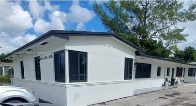 Building Photo - 3735 NW 21st Ct
