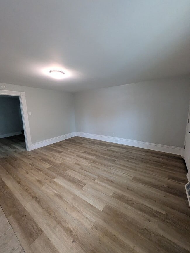 Building Photo - Beautifully renovated 3 bedroom home in Sw...