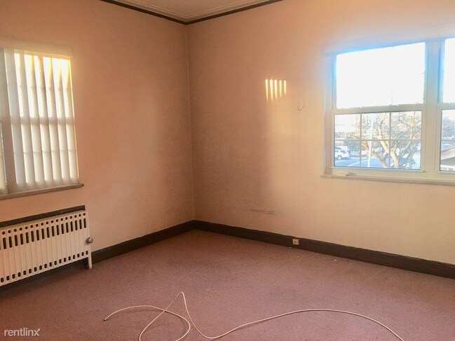 Foto del edificio - 1 br, 1 bath  - 2036 Lurting Ave