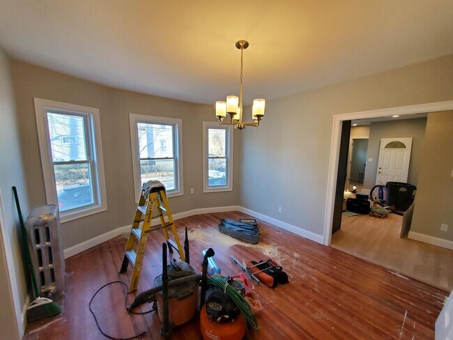 Building Photo - 93 Thorndike St