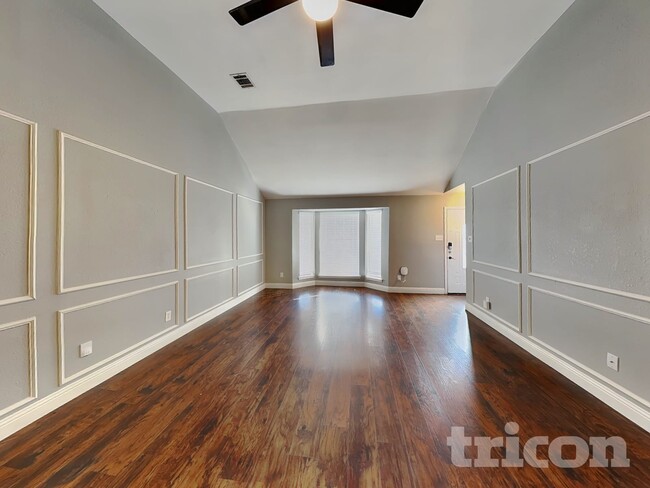 Building Photo - 725 Rawlins Dr