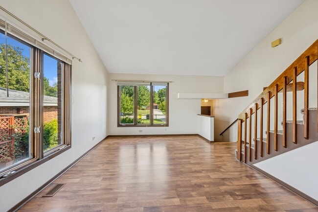 Building Photo - 366 Manning Dr