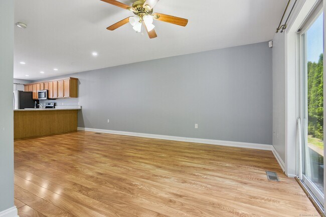 Foto del edificio - 43 Harbor View Ln