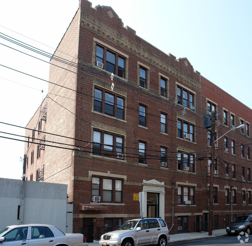 Foto principal - 7111 Palisade Ave