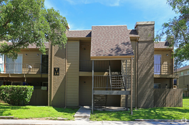 Foto del edificio - CrestWind Townhomes and Apartments