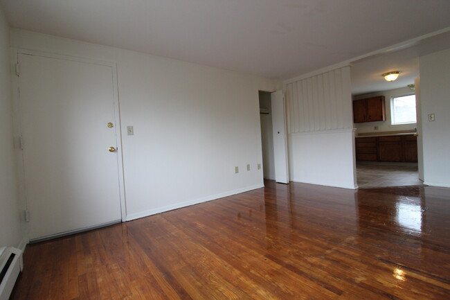 Building Photo - 30 Henderson Dr