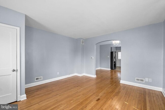 Building Photo - 5422 Clifton Ave