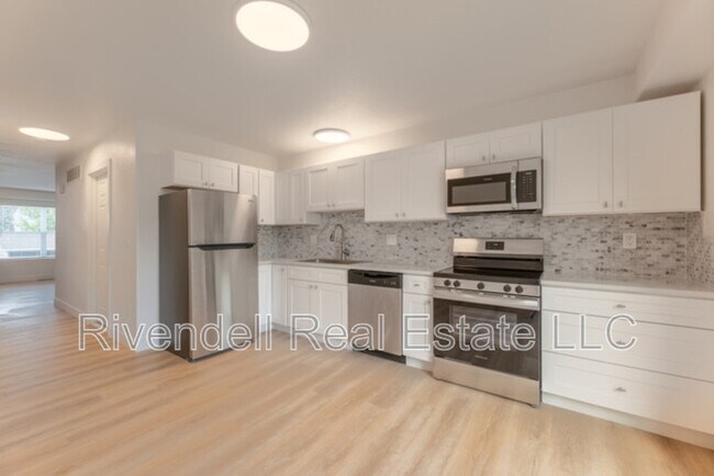 Foto del edificio - 1996 Oakcrest Cir