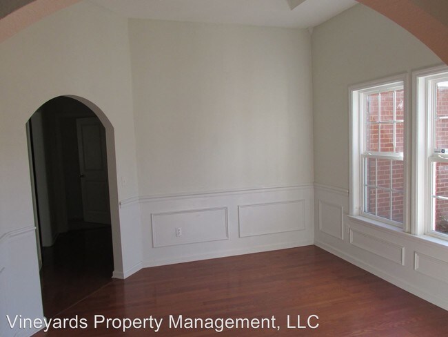 Building Photo - 221 Sand Pine Dr
