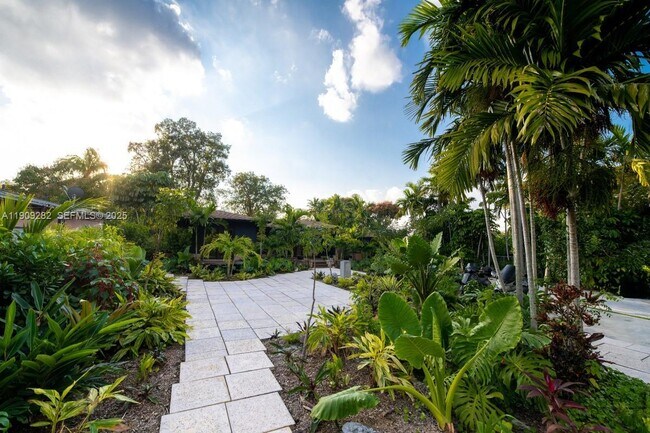 Foto del edificio - 12330 Griffing Blvd