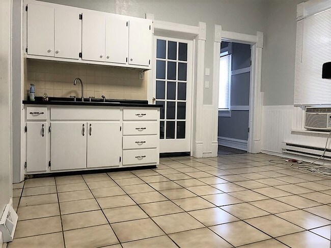 Kitchen - 2473 S Howell Ave