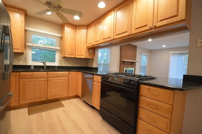 Building Photo - 4805 Greenwich Ct