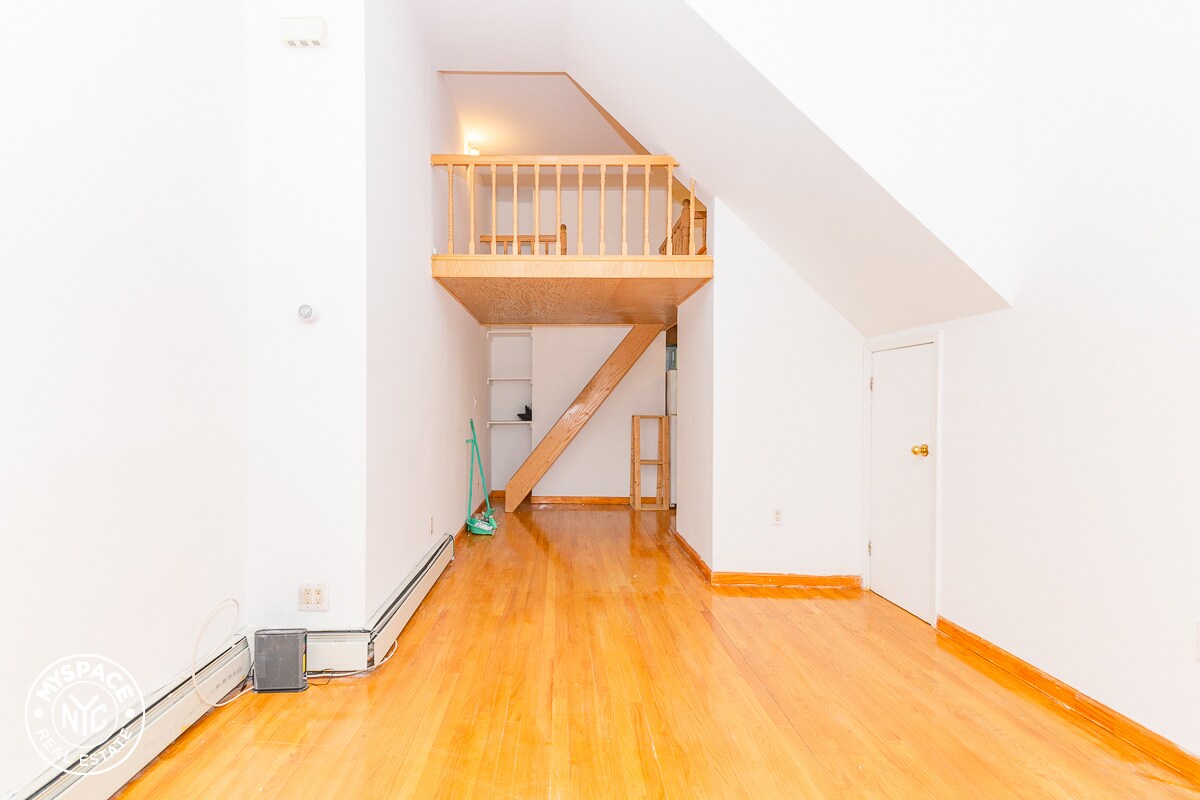 Primary Photo - 209 Wilson Ave