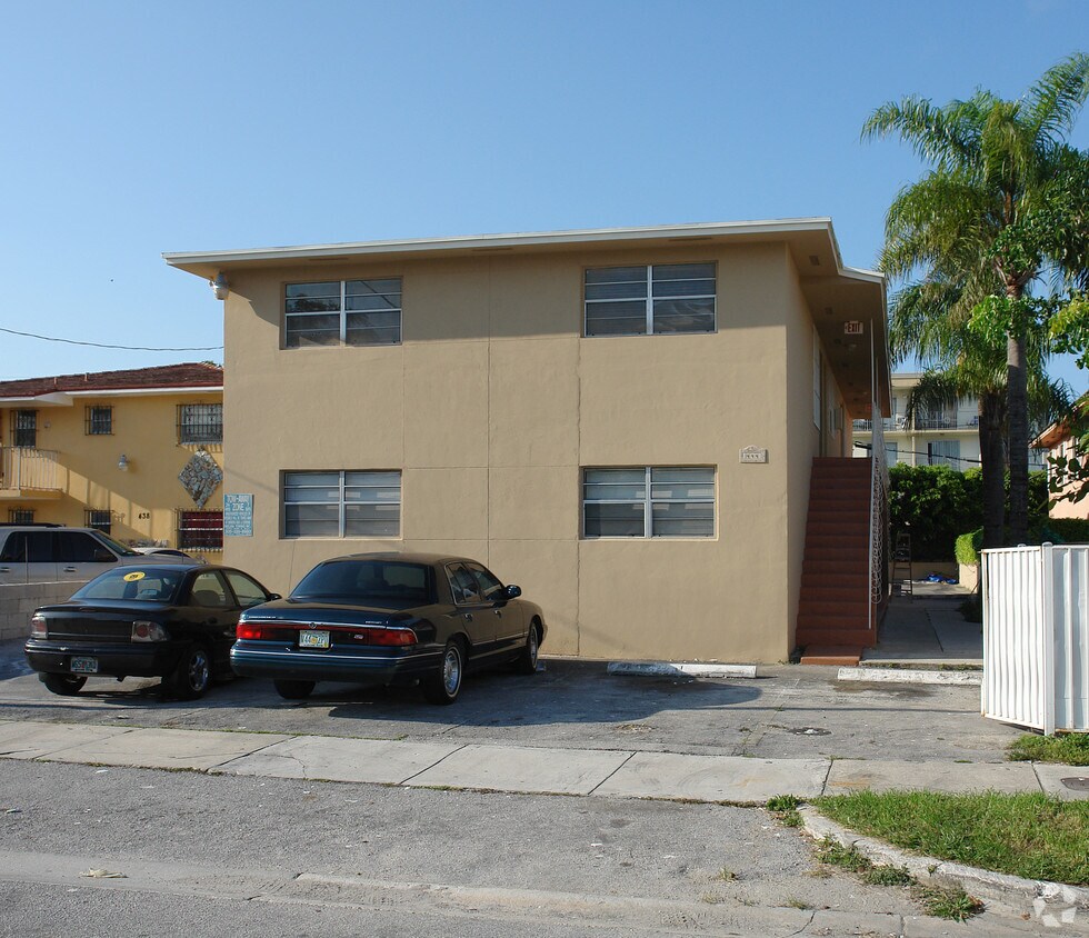 Primary Photo - West Brickell Apartments