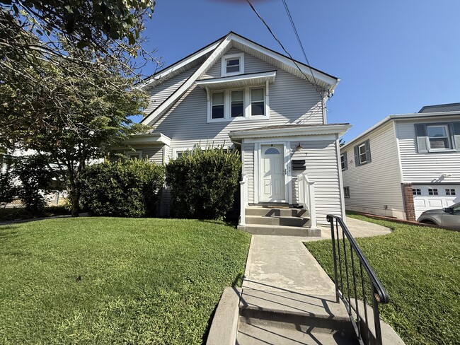 Building Photo - 7 Monroe St