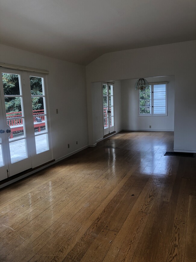 Building Photo - 157 Capricorn Ave