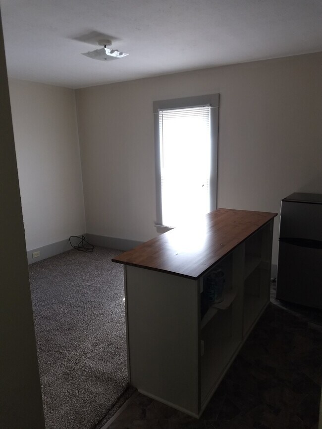 Living room - 124 E Bowman St