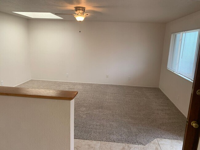 Building Photo - Single Family Home Close to UNM and Knob Hill